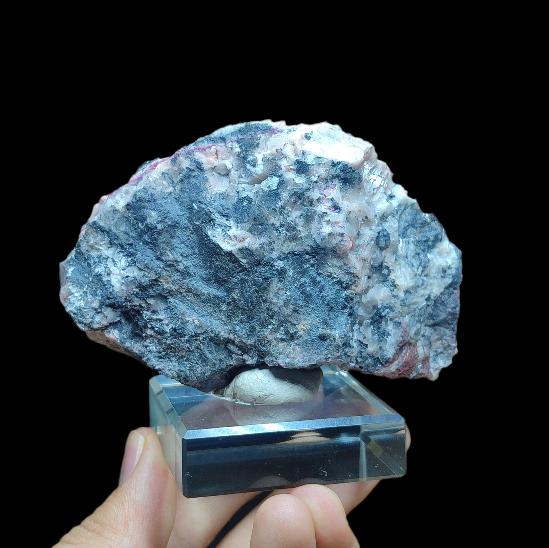 モロッコ、ブー・アゼル産コバルトカルサイト – 希少なピンク色の結晶