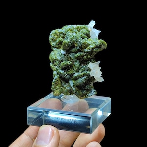 Epidote Flower with Calcite - 7,5x5x3,5 cm - Unique Crystal Formation from Imilchil, Midelt Morocco