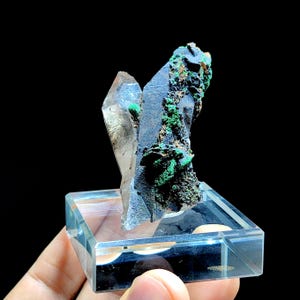 Twin Quartz with malachite Crystal Cluster - Tazalaght, Souss-Massa, Morocco - 7 x 3.5 x 2 cm