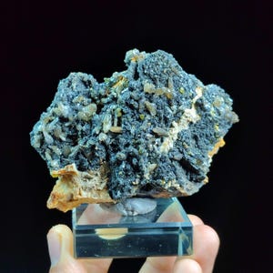 seltener Anglesit & Cerussit mit Dolomit – Touissit, Marokko | 10x6.5x3.5 cm / 350 / Aesthetic Crystals Specimen