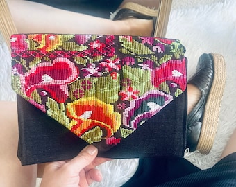 Mexican Handmade Purse - Embroidered Evening Bag - Wrislet - Gift for mom - Gift for her - Boho Hippie Vintage