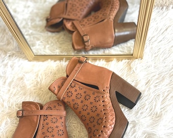Mexican Huarache Sandals - Boho- Hippie - Vintage - Mexican - Leather - Shoes - Handmade - Gift for her - gift for mom - boots