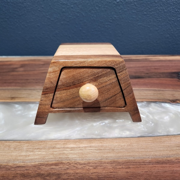 Walnut and Maple bandsaw jewelry box