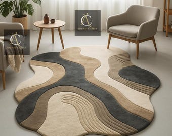 Handgetufteter Teppich in abstrakter Form, beige-grau, organisch-modern, skulpturaler Teppich