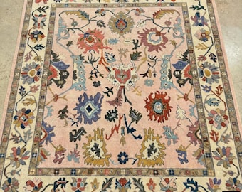 Tapis vintage Oushak style floral rose, tapis oriental bohème traditionnel