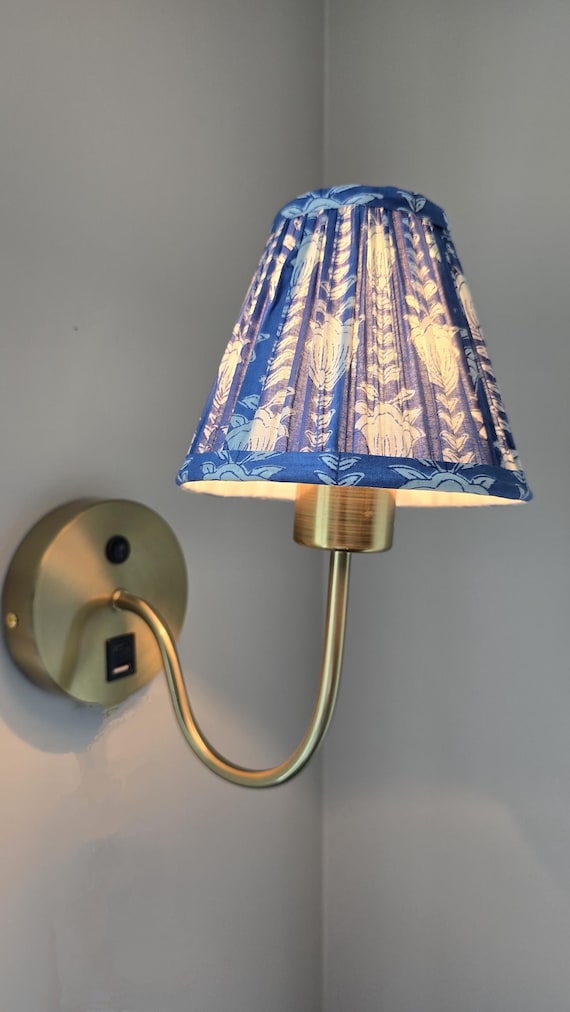 【美品】ENFOLD 24年製 LAMPSHADE SKIRT ライトブルー Periwinkle Blue Striped Lampshade - Blue & White Pleated – Addison
