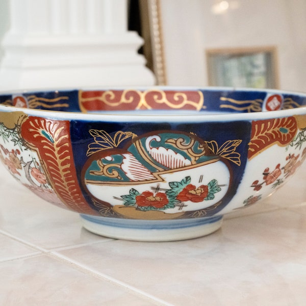 Gold Imari bowl - bowl - Japanese porcelain in red, black, blue, gold - hand-painted chinoiserie