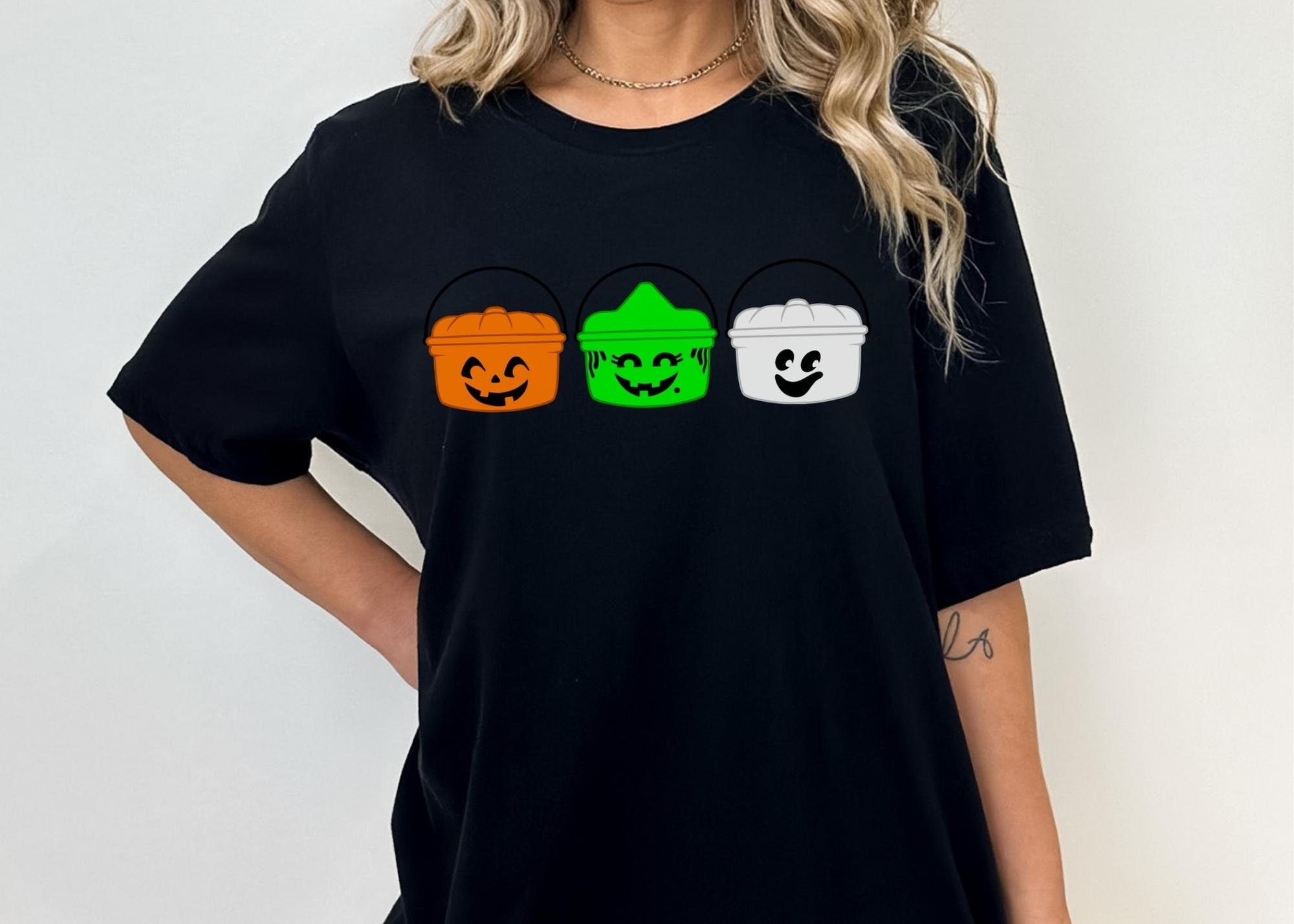 Cute halloween roblox t-shirt🎃👻🍬