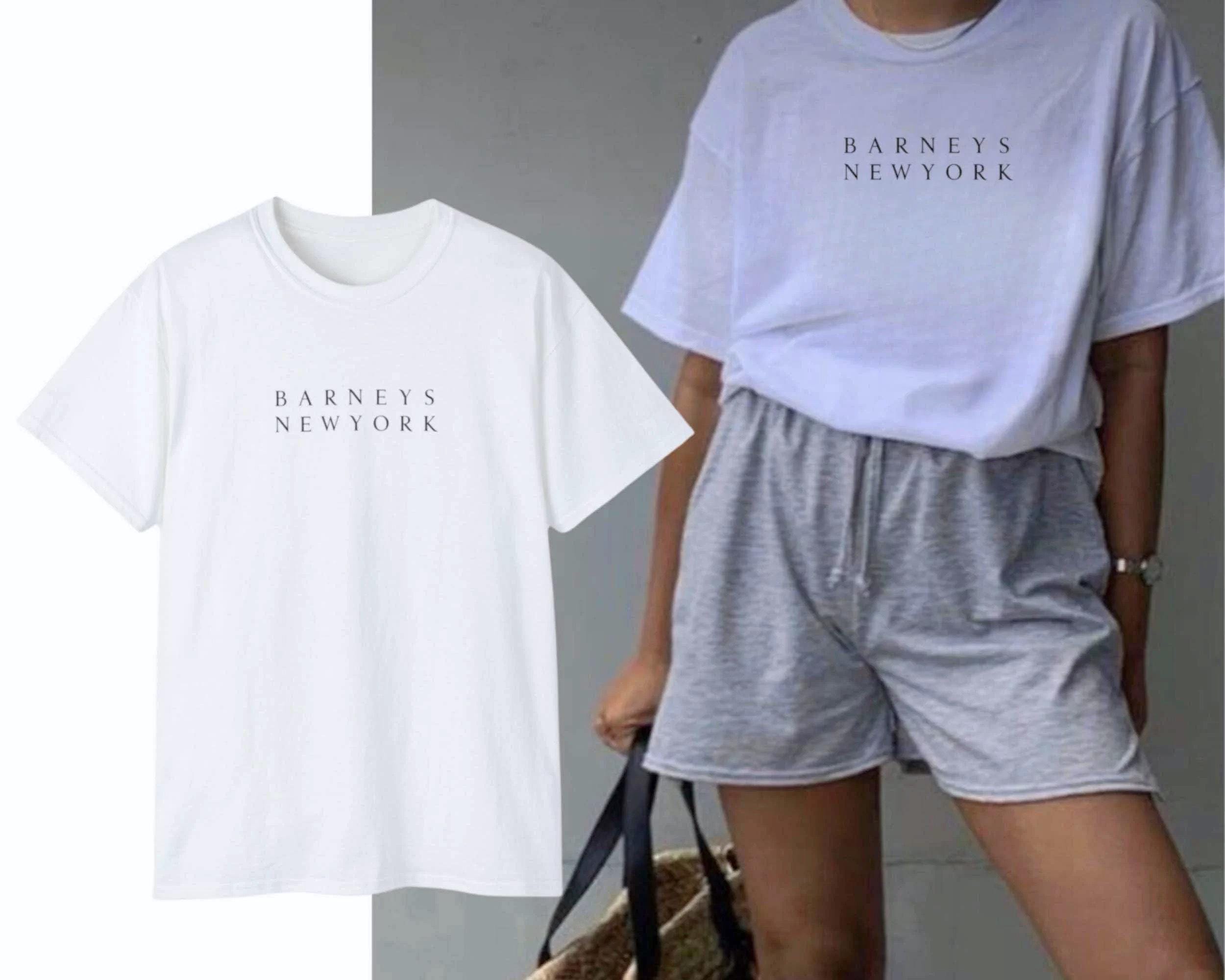 Barneys New York T-shirt: 90s Style NYC Cotton Crewneck Tee