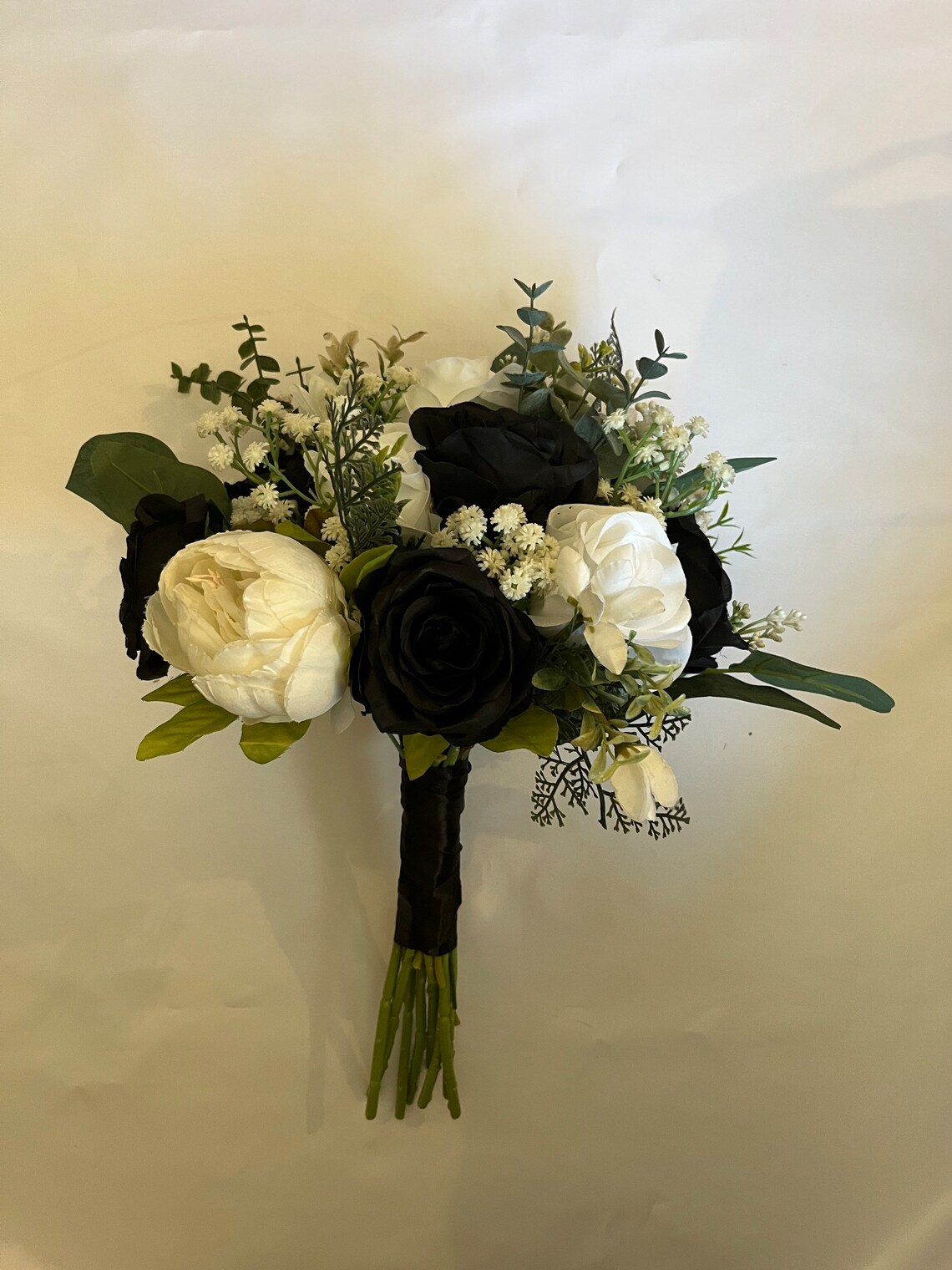 Black&white Wedding Cake Brides Ivory Rose, Silver Brooch Black