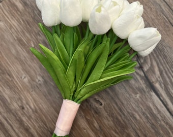 Bridal Bouquet, Wet tulip, wet tulip bouquet, white tulip, white tulip bride flower, rustic boho flower bouquet, white bouquet, WhenUwed
