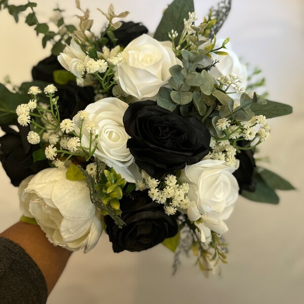 Wedding bouquet, black &white bouquet, bride bouquet, black white green wedding bouquet, eucalyptus bouquet, WhenUWed
