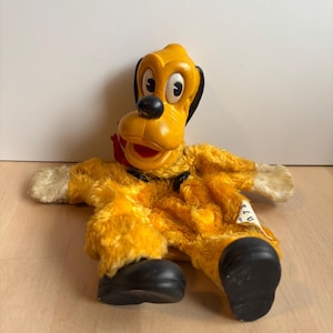 Boneco de borracha e tecido vintage da Walt Disney Productions da década de 1950, Pluto, o cachorro, brinquedo colecionável