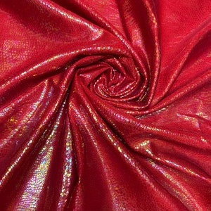 Rot schillerndes Reptil Design Hologramm Metallic Nylon Spandex 4-Wege-Stretch 58/60 ”verkauft von YD.Ships weltweit aus Los Angeles CA USA.