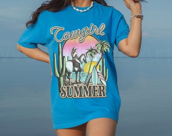 Cowgirl-Shirt, Küsten-Cowgirls-T-Shirt, Wild-West-T-Shirt, Western-Grafik-T-Shirt, Retro-Sommerstrand, Country-Girl-Geschenk, Ocean Comfort Colors
