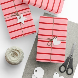 Rosa und rot gestreifte Geschenkpapierrolle, französische Streifen Geschenkverpackung, matte oder glänzende Streifen, Weihnachten, Valentinstag, Galentine&#39;s Party