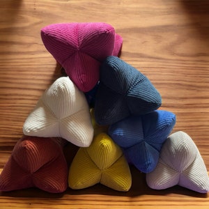 Leseknochen/Nackenkissen / Knochenkissen / Breitcord / Cord personalisiert