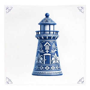 Puede incluir: Un faro de cerámica azul y blanco con intrincados diseños florales. El faro tiene un techo blanco y una pequeña ventana.