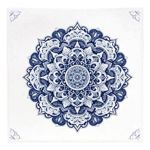 Peut inclure: Un motif de mandala bleu et blanc avec des détails complexes. Le mandala est circulaire et présente un motif symétrique.