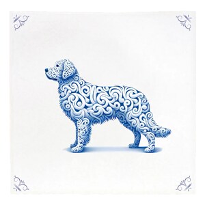 Puede incluir: Una ilustración azul y blanca de un perro, con un patrón decorativo en espiral. El perro está de pie sobre un fondo blanco.