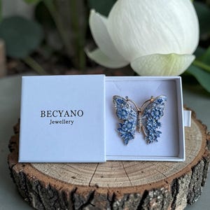 Brooch, Butterfly Brooch, Delft Blue, Delft Blue Brooch, jewellery, bridal gift, vintage brooch, Butterfly lover, butterfly, Delft Blue pin image 9
