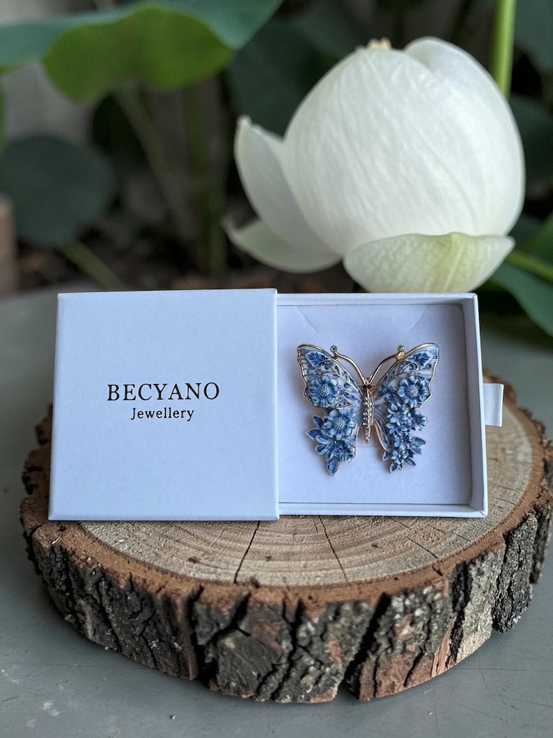 Brooch, Butterfly Brooch, Delft Blue, Delft Blue Brooch, jewellery, bridal gift, vintage brooch, Butterfly lover, butterfly, Delft Blue pin image 9