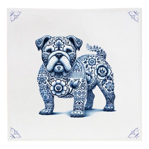 Puede incluir: Una ilustración de un bulldog azul y blanco con un patrón floral. El bulldog está de pie sobre un fondo blanco.