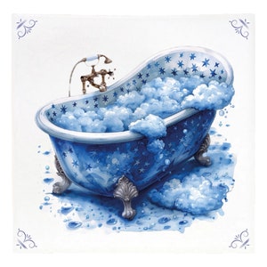 Pode incluir: Uma banheira de porcelana azul e branca com um padrão de estrelas, cheia de bolhas brancas e transbordando de água. A banheira tem detalhes dourados e está apoiada em quatro pernas.