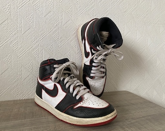Vintage NIKE Jordan 1 Air Hoch Schuhe Retro Herren Cool Rare Retro Sport 2000s Style Weiß Schwarz Streetwear Runners Trainer Größe 43