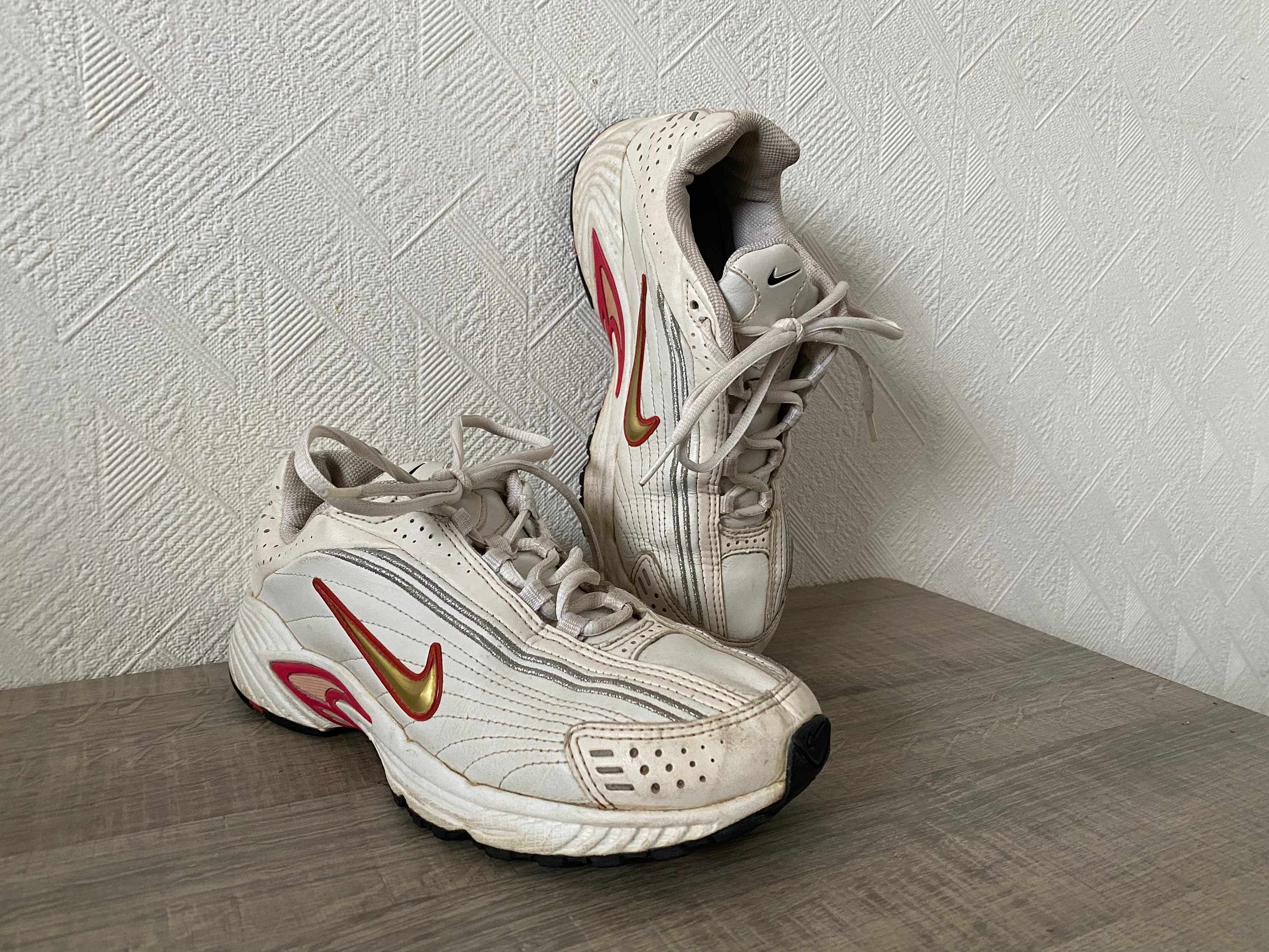 nike shoes price2000