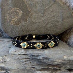 Geschenkidee: zartes gewebtes Armband aus hochwertige 1,5 mm Miyuki Delica Perlen