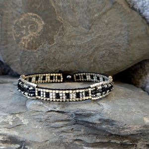 Geschenkidee: elegantes Armband aus hochwertige 2 mm Miyuki Delica Perlen