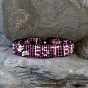 Geschenkidee: "La vie est belle" gewebtes Armband aus hochwertige 2 mm Miyuki Delica Perlen