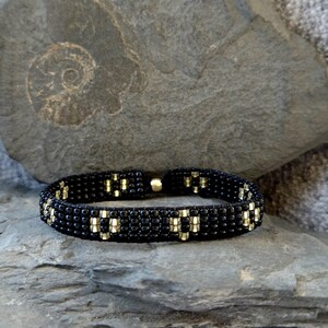 Geschenkidee: elegantes gewebtes Armband aus hochwertige 2,2 mm Miyuki Delica Perlen