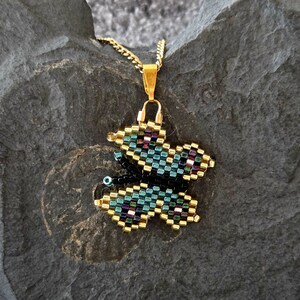 Geschenkidee: Kettenanhänger / Schmetterling / gewebt aus hochwertige 2 mm Miyuki Delica Perlen