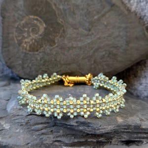 Geschenkidee: wunderschönes  gewebtes Armband aus hochwertige 11/0 Toho Perlen