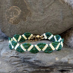 Geschenkidee: wunderschönes gewebtes Armband aus hochwertige 1,5 mm Miyuki Delica Perlen