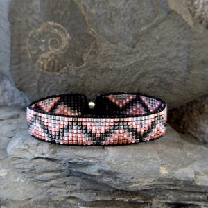 Geschenkidee: elegantes gewebtes Armband aus hochwertige 2 mm Miyuki Delica Perlen