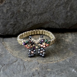 Geschenkidee: Schmetterling / Ring gewebt aus hochwertige 1,5 mm und 2 mm Miyuki Delica Perlen