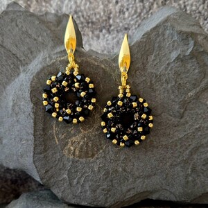 Geschenkidee: elegante Ohrringe gewebt aus hochwertige 3 mm Swarovski Perlen, Böhmische Perlen und Rocailles