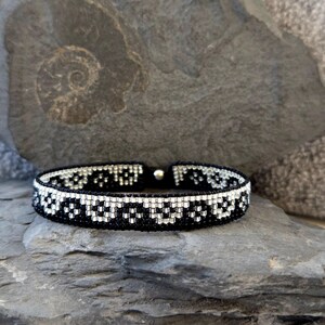 Geschenkidee: zartes gewebtes Armband aus hochwertige 1,5 mm Miyuki Delica Perlen