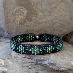 Geschenkidee: gewebtes Armband aus hochwertige 2,2 mm Miyuki Delica Perlen