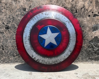 Réplica del escudo metálico del Soldado del Invierno / Exhibición de cosplay de los Vengadores