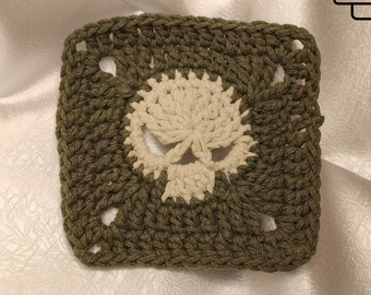 Patrón Cuadrado De La Abuela En Crochet Calavera Súper Fácil / Cuadrado De La Abuela En Crochet Calavera / Patrón De Ganchillo con fotos paso a paso, inglés y alemán