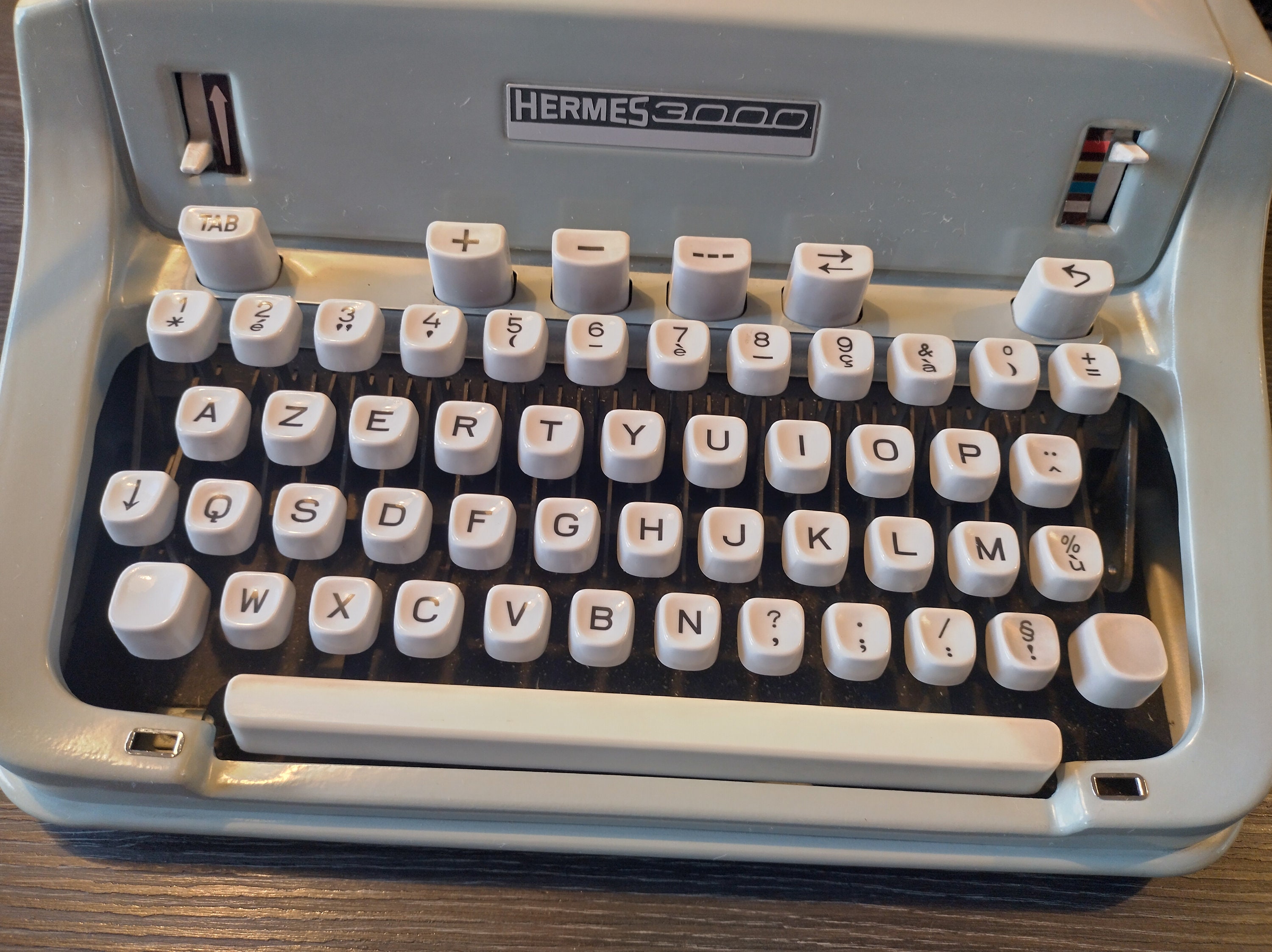 希少 タイプライター HERMES 3000 ウムラウト ドイツ スウェーデン語 希少 タイプライター HERMES 3000 ウムラウト ドイツ