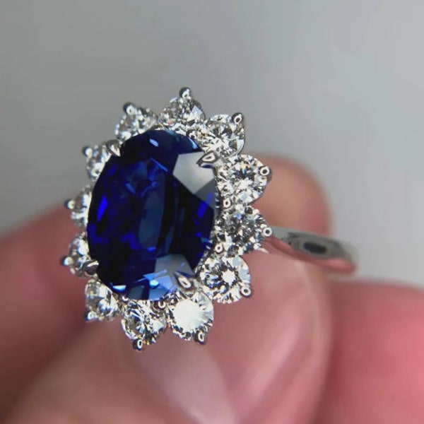 Royal Blue Sapphire Ring Oval Ring Engagement ring Halo ring Cocktail ring Princess Diana Engagement Ring Kate Middleton ring 925 Silver