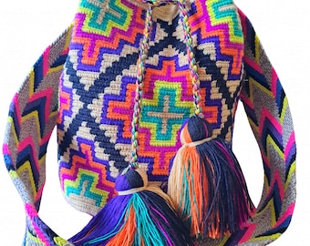 Wayuu bag Mochila. Genuine handicraft from Colombia