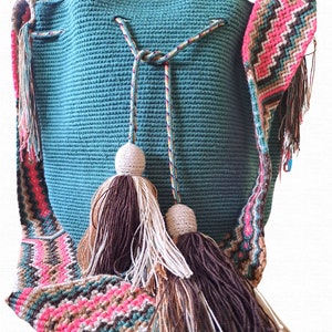 Bag in great green with Wayuu Mochila from Colombia with colorful details Large