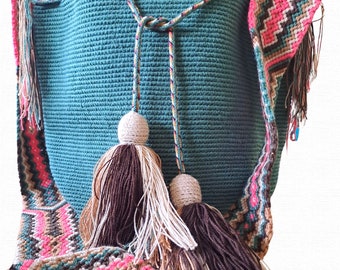 Bag in great green with Wayuu Mochila from Colombia with colorful details Large