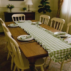 Caminho de mesa xadrez vichy verde e branco com babados + 14 cores, tamanho personalizado, algodão, decoração estilo casa de campo francesa